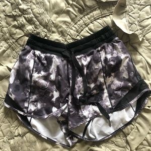 Lululemon Hotty Hot shorts!!